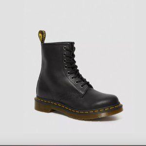LIKE NEW!! Dr. Martens 1460 Women's Nappa Leather Lace Up Black Boots / Size  7